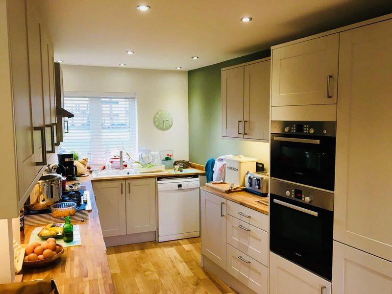 Admiral Way Exeter open-plan kitchen